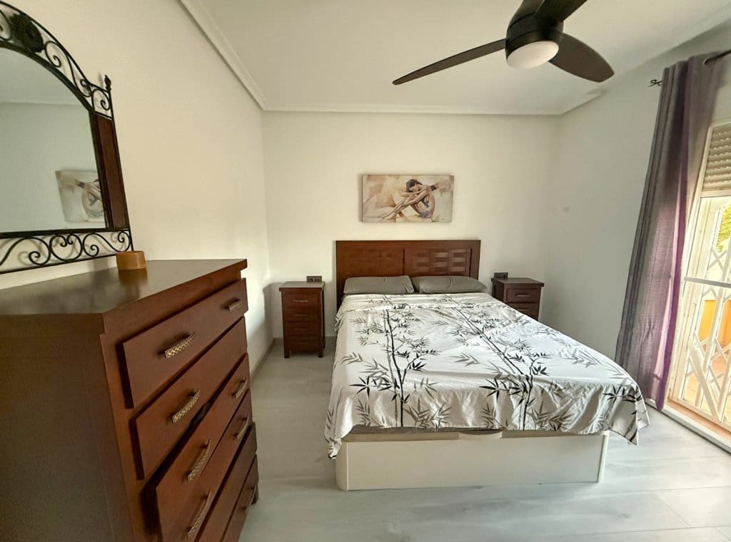 Appartement de 2 chambres à louer à Torre de la Horadada - 1 000 € (Ref: 9248497)