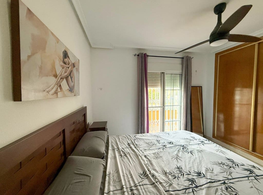 Appartement de 2 chambres à louer à Torre de la Horadada - 1 000 € (Ref: 9248497)