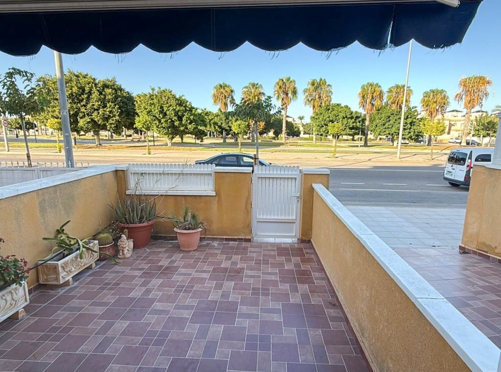 Appartement de 2 chambres à louer à Torre de la Horadada - 1 000 € (Ref: 9248497)