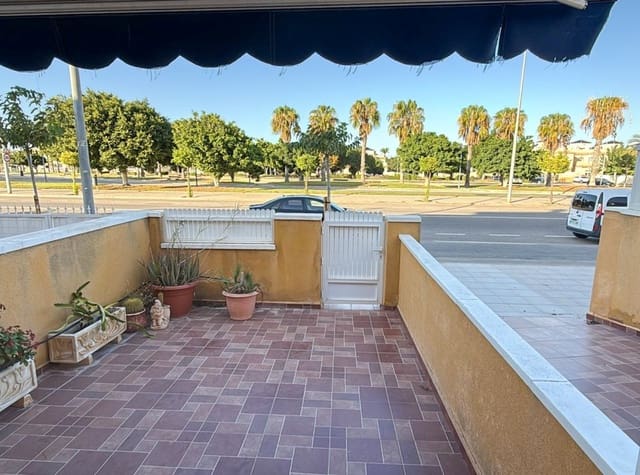 Appartement de 2 chambres à louer à Torre de la Horadada, Pilar de la Horadada - 1 000 € (Ref: 9248497)