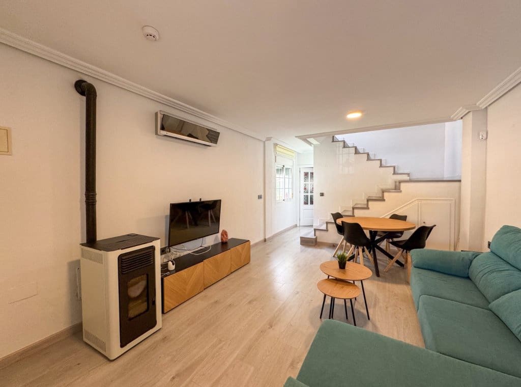Appartement de 2 chambres à louer à Torre de la Horadada - 1 000 € (Ref: 9248497)