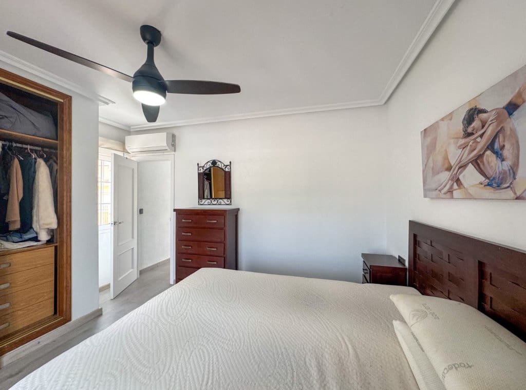 Appartement de 2 chambres à louer à Torre de la Horadada - 1 000 € (Ref: 9248497)