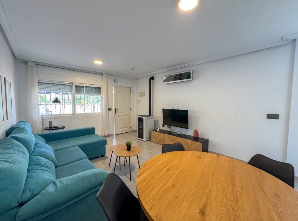 Appartement de 2 chambres à louer à Torre de la Horadada - 1 000 € (Ref: 9248497)