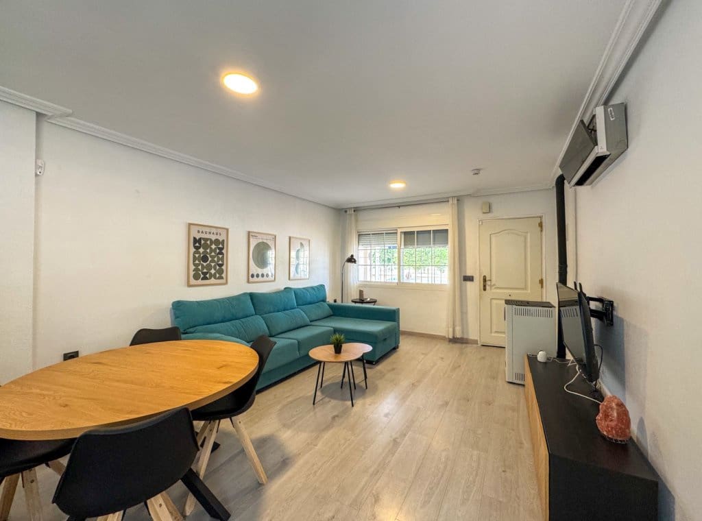 Appartement de 2 chambres à louer à Torre de la Horadada - 1 000 € (Ref: 9248497)