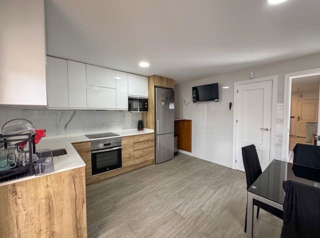 Appartement de 2 chambres à louer à Torre de la Horadada, Pilar de la Horadada - 1 000 € (Ref: 9248497)