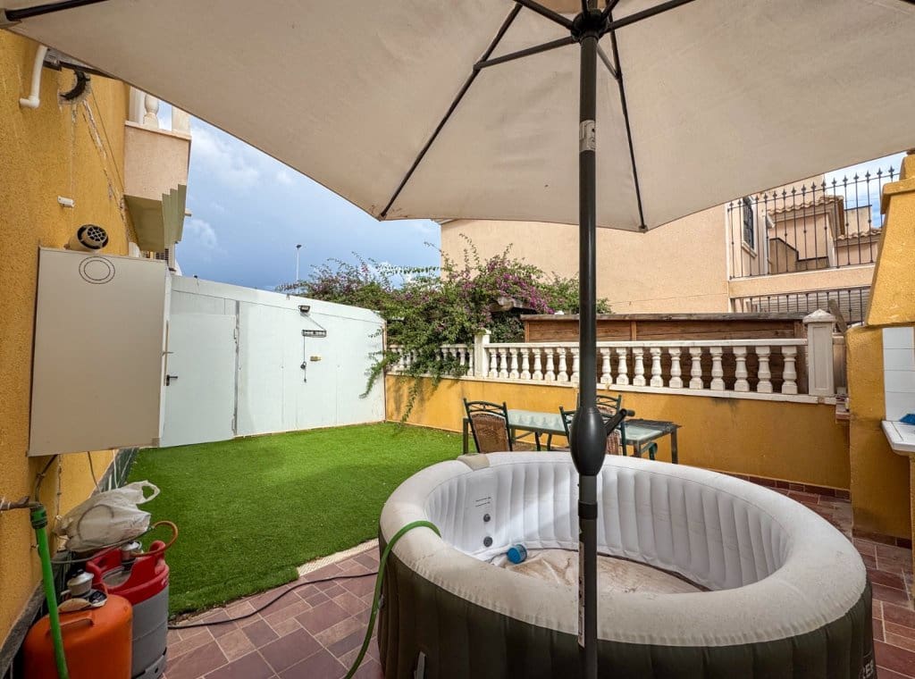 Appartement de 2 chambres à louer à Torre de la Horadada - 1 000 € (Ref: 9248497)