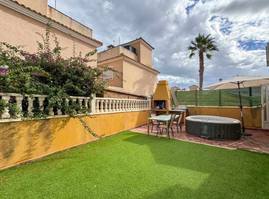 Appartement de 2 chambres à louer à Torre de la Horadada - 1 000 € (Ref: 9248497)