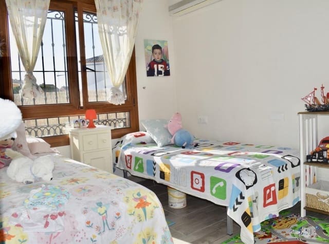 5 slaapkamer Villa te huur in Algorfa met zwembad - € 2.300 (Ref: 9248498)