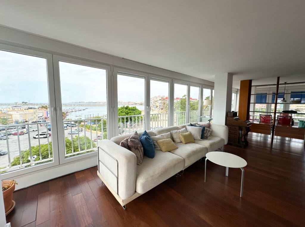 Appartement de 4 chambres à louer à Torrevieja avec piscine garage - 2 100 € (Ref: 9256611)