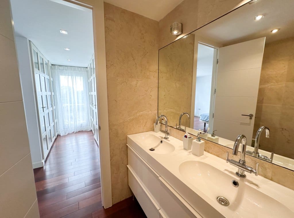 Appartement de 4 chambres à louer à Torrevieja avec piscine garage - 2 100 € (Ref: 9256611)