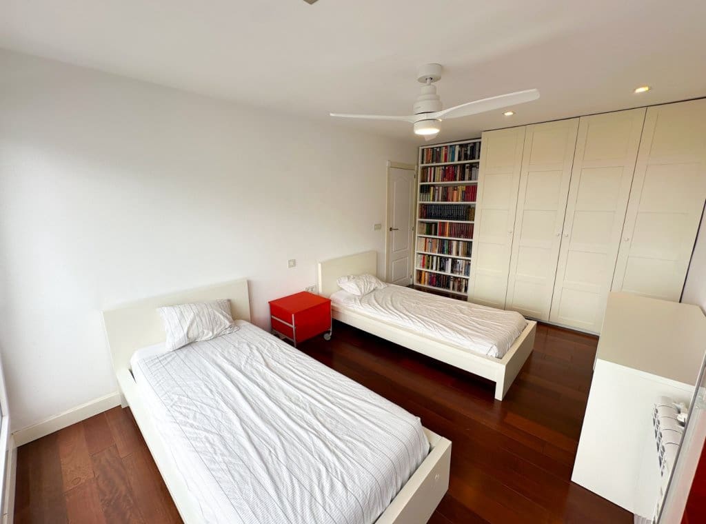 Appartement de 4 chambres à louer à Torrevieja avec piscine garage - 2 100 € (Ref: 9256611)