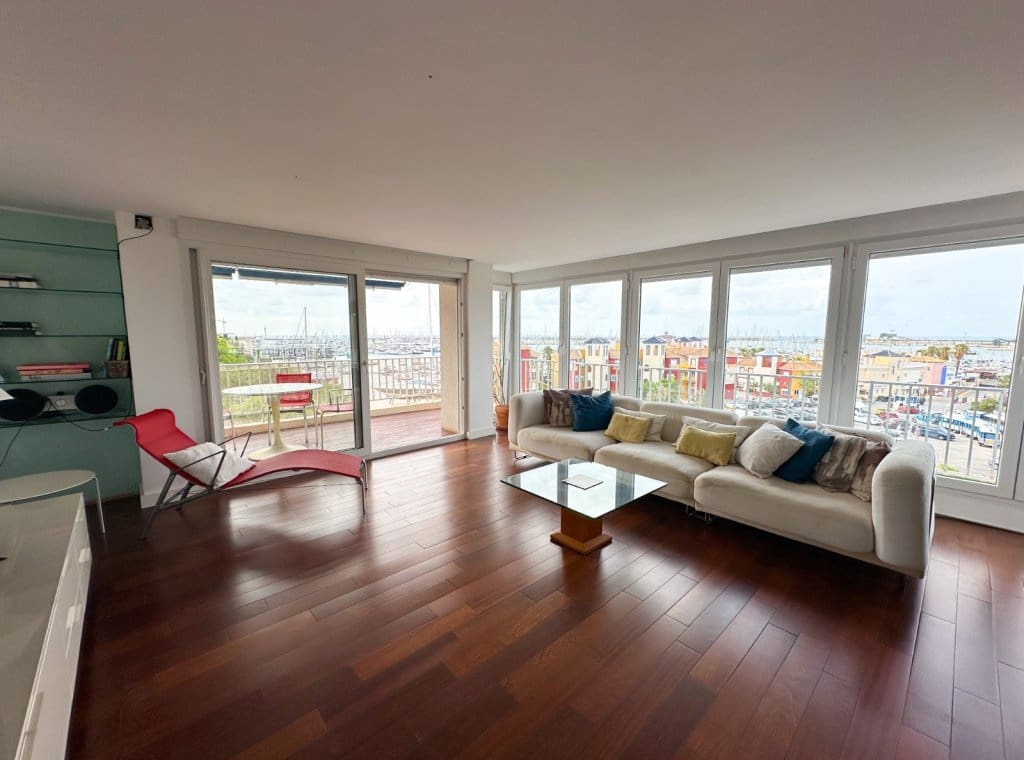 Appartement de 4 chambres à louer à Torrevieja avec piscine garage - 2 100 € (Ref: 9256611)