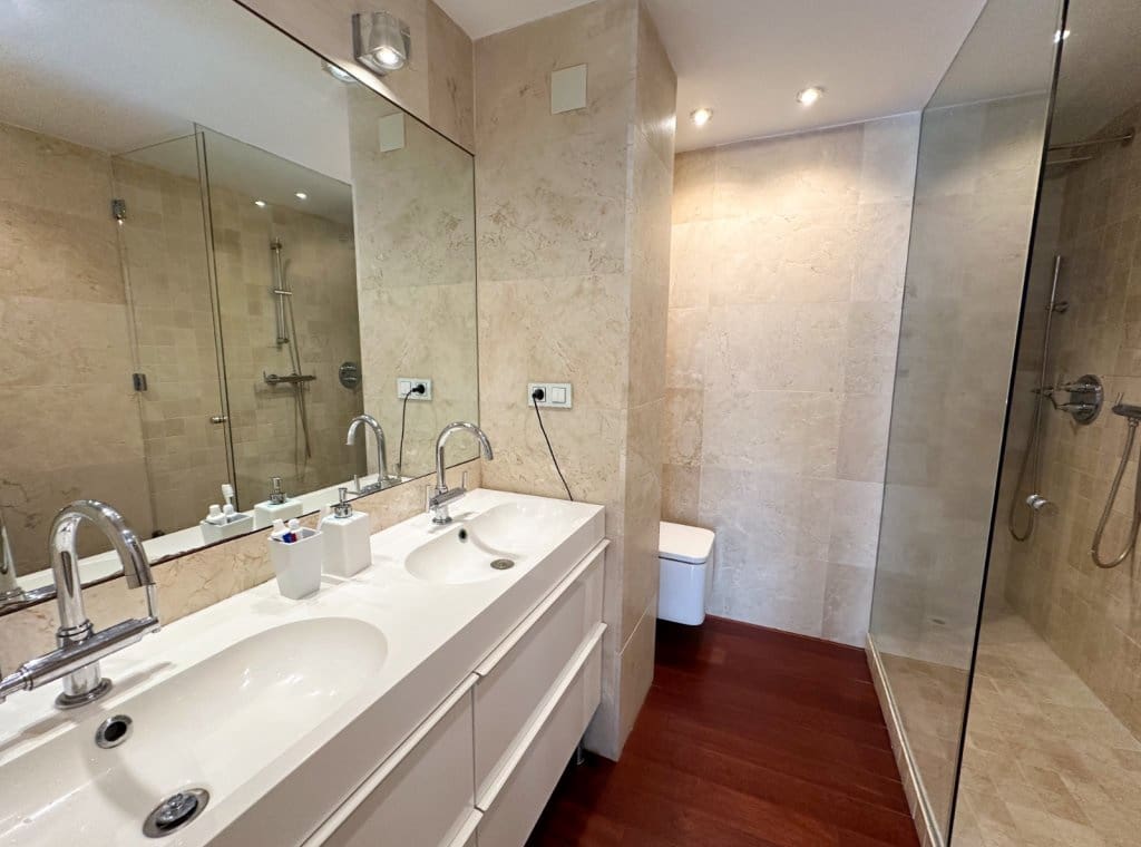 Appartement de 4 chambres à louer à Torrevieja avec piscine garage - 2 100 € (Ref: 9256611)