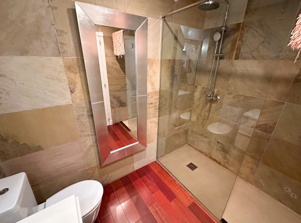 Appartement de 4 chambres à louer à Torrevieja avec piscine garage - 2 100 € (Ref: 9256611)