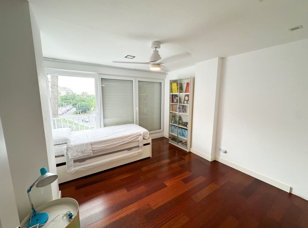 Appartement de 4 chambres à louer à Torrevieja avec piscine garage - 2 100 € (Ref: 9256611)