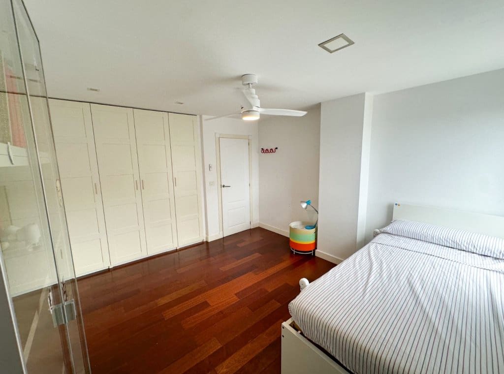 Appartement de 4 chambres à louer à Torrevieja avec piscine garage - 2 100 € (Ref: 9256611)