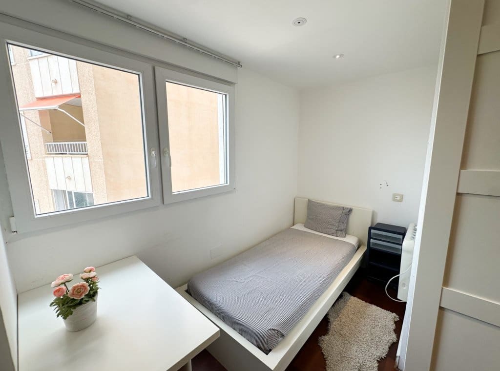 Appartement de 4 chambres à louer à Torrevieja avec piscine garage - 2 100 € (Ref: 9256611)