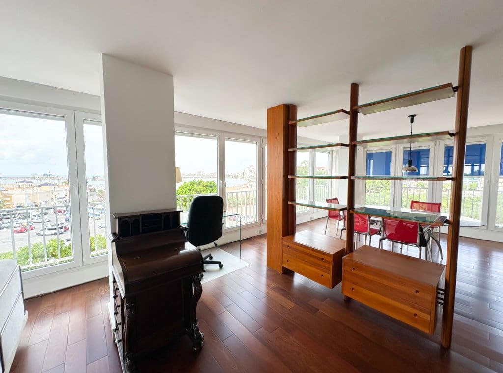 Appartement de 4 chambres à louer à Torrevieja avec piscine garage - 2 100 € (Ref: 9256611)