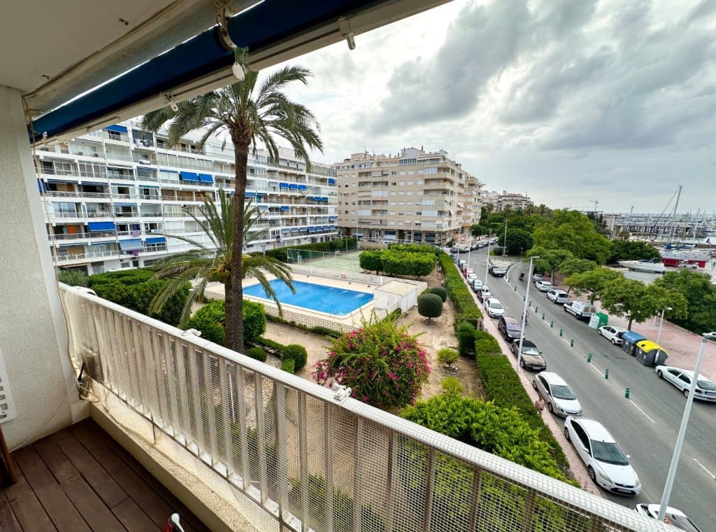 Appartement de 4 chambres à louer à Torrevieja avec piscine garage - 2 100 € (Ref: 9256611)