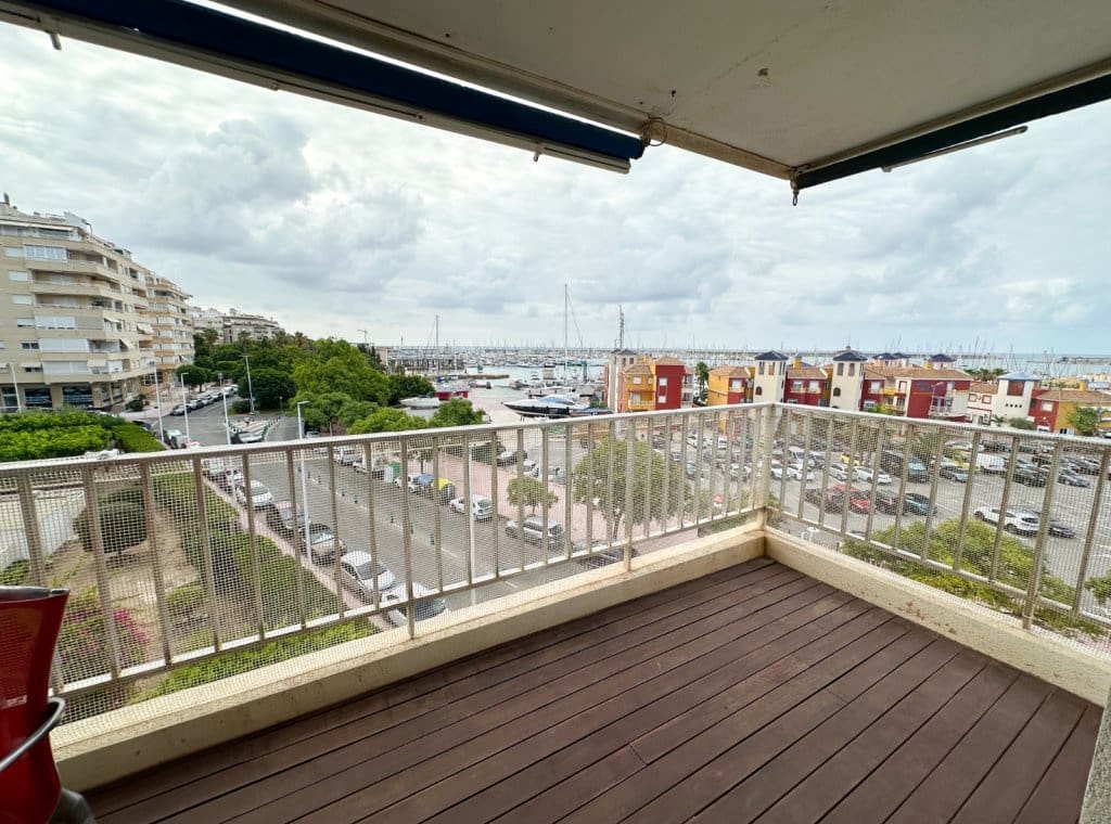 Appartement de 4 chambres à louer à Torrevieja avec piscine garage - 2 100 € (Ref: 9256611)