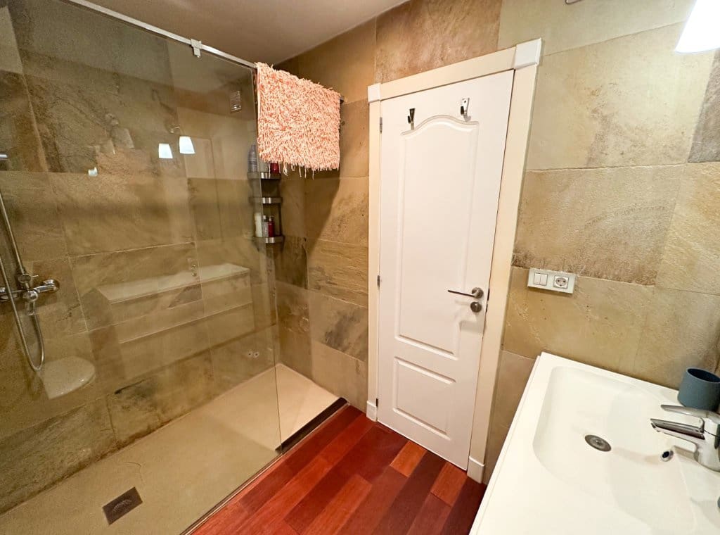 Appartement de 4 chambres à louer à Torrevieja avec piscine garage - 2 100 € (Ref: 9256611)