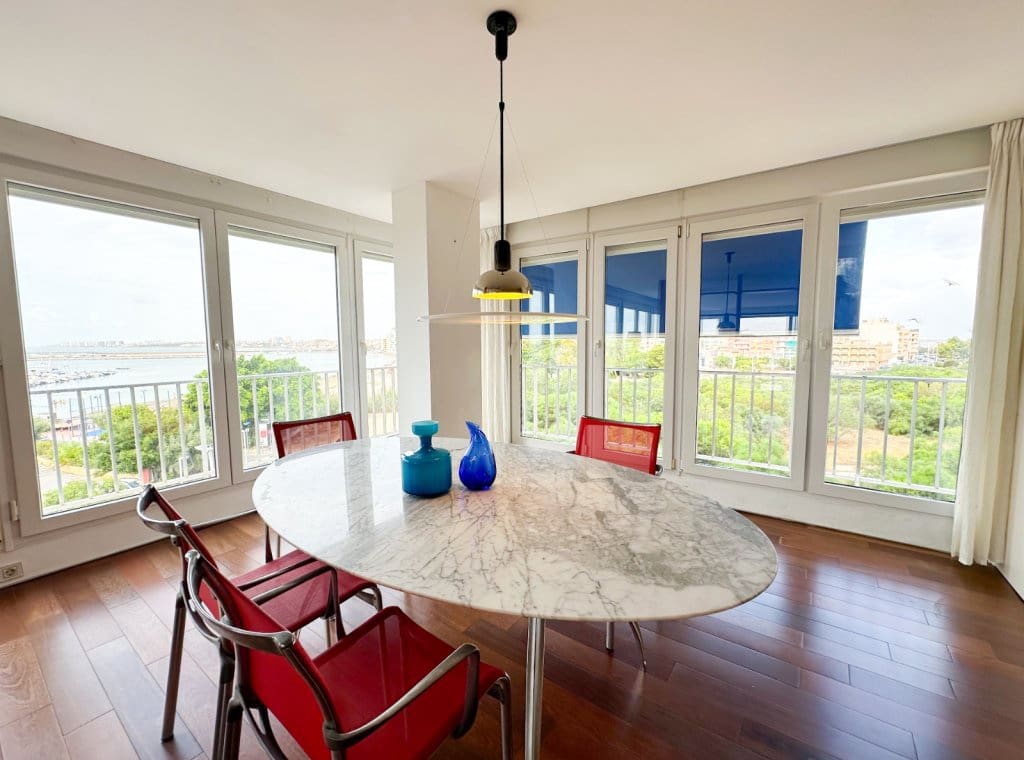 Appartement de 4 chambres à louer à Torrevieja avec piscine garage - 2 100 € (Ref: 9256611)