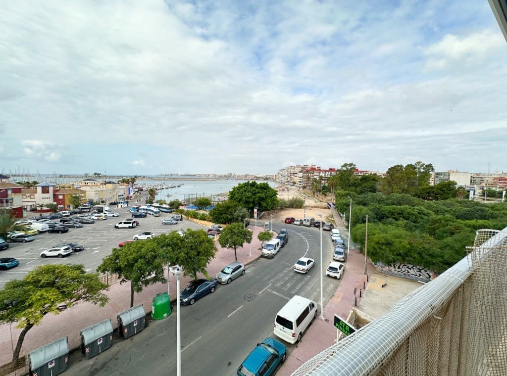 Appartement de 4 chambres à louer à Torrevieja avec piscine garage - 2 100 € (Ref: 9256611)