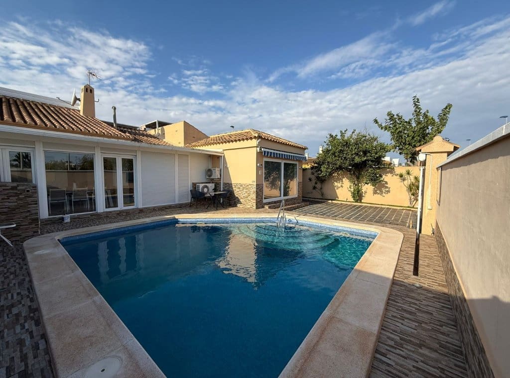 Casa de 3 habitaciones en Torre de la Horadada en alquiler con piscina - 2.000 € (Ref: 9262078)