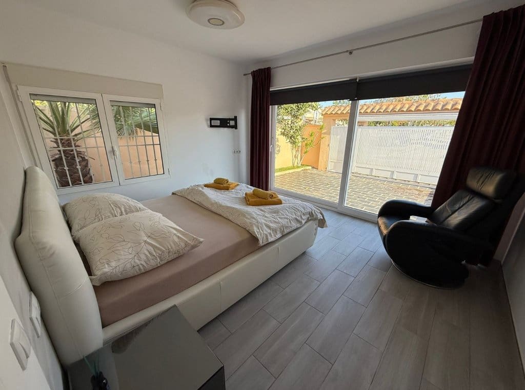 Casa de 3 habitaciones en Torre de la Horadada en alquiler con piscina - 2.000 € (Ref: 9262078)