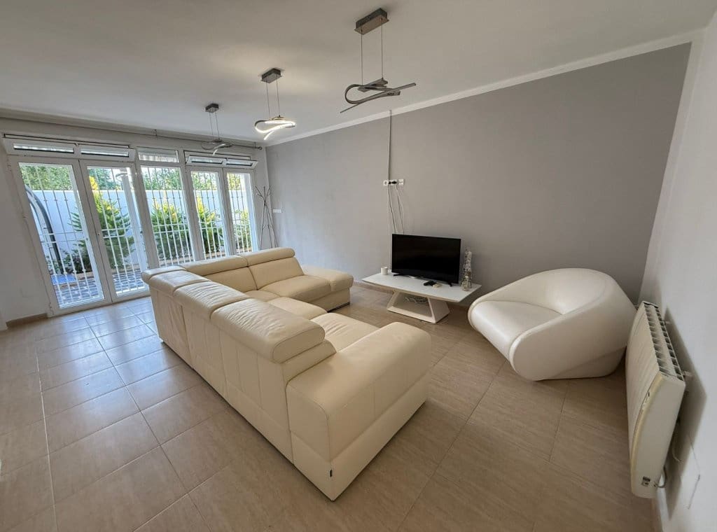 Casa de 3 habitaciones en Torre de la Horadada en alquiler con piscina - 2.000 € (Ref: 9262078)