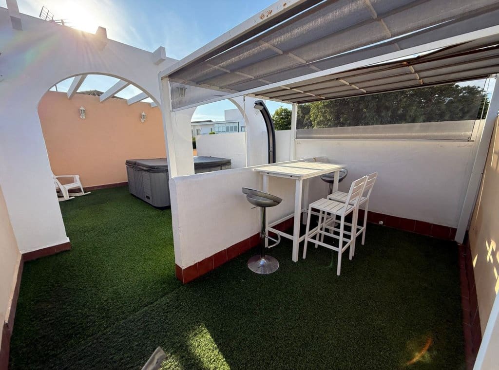 Casa de 3 habitaciones en Torre de la Horadada en alquiler con piscina - 2.000 € (Ref: 9262078)