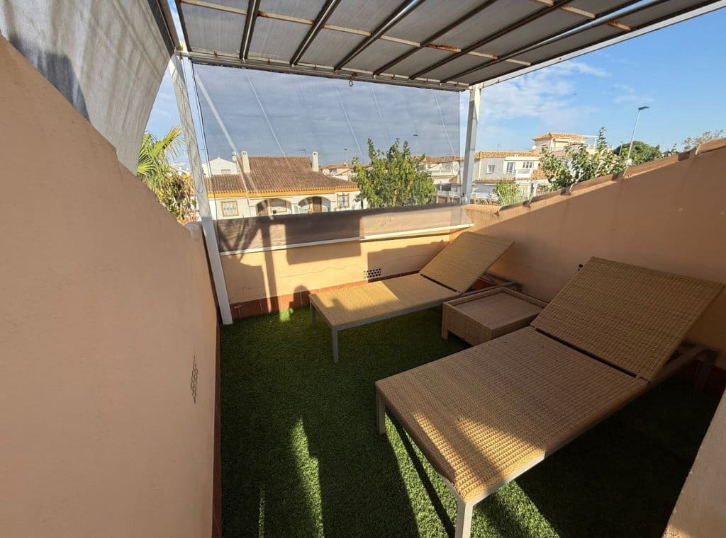 Casa de 3 habitaciones en Torre de la Horadada en alquiler con piscina - 2.000 € (Ref: 9262078)