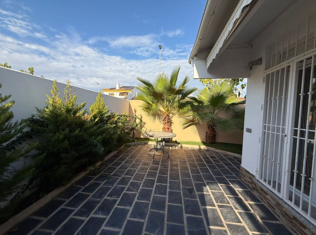 Casa de 3 habitaciones en Torre de la Horadada en alquiler con piscina - 2.000 € (Ref: 9262078)