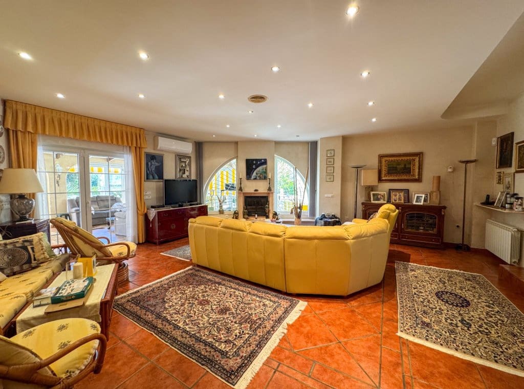 3 bedroom Villa for sale in Orihuela Costa with pool garage - € 1,700,000 (Ref: 9263897)