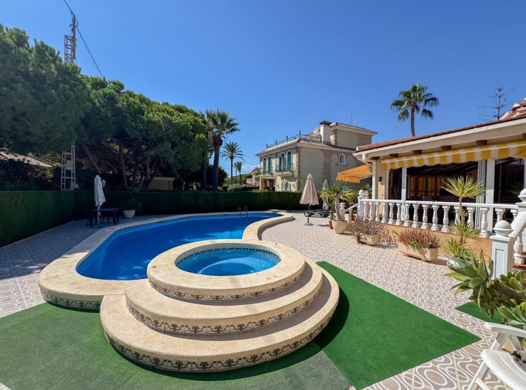 3 bedroom Villa for sale in Orihuela Costa with pool garage - € 1,700,000 (Ref: 9263897)