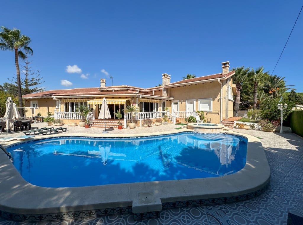 3 bedroom Villa for sale in Orihuela Costa with pool garage - € 1,700,000 (Ref: 9263897)