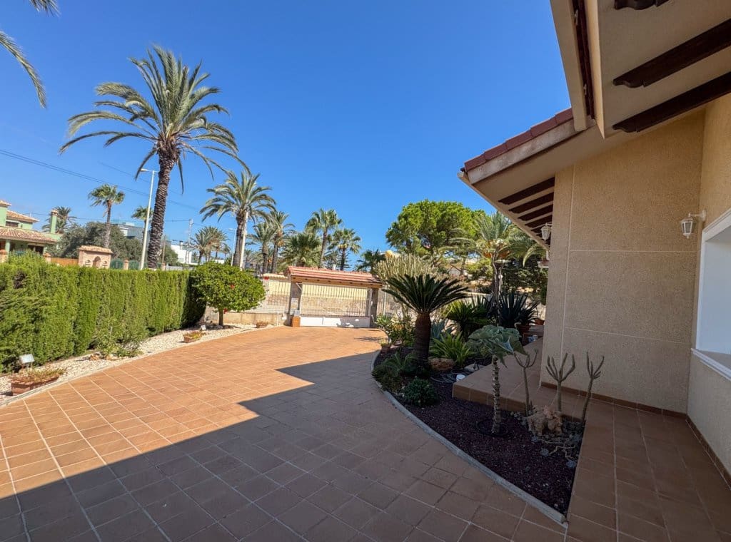 3 bedroom Villa for sale in Orihuela Costa with pool garage - € 1,700,000 (Ref: 9263897)