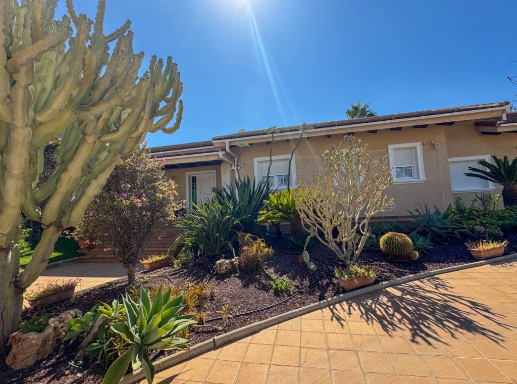 3 bedroom Villa for sale in Orihuela Costa with pool garage - € 1,700,000 (Ref: 9263897)