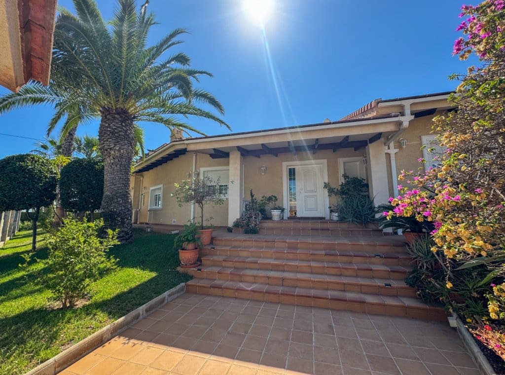 3 bedroom Villa for sale in Orihuela Costa with pool garage - € 1,700,000 (Ref: 9263897)