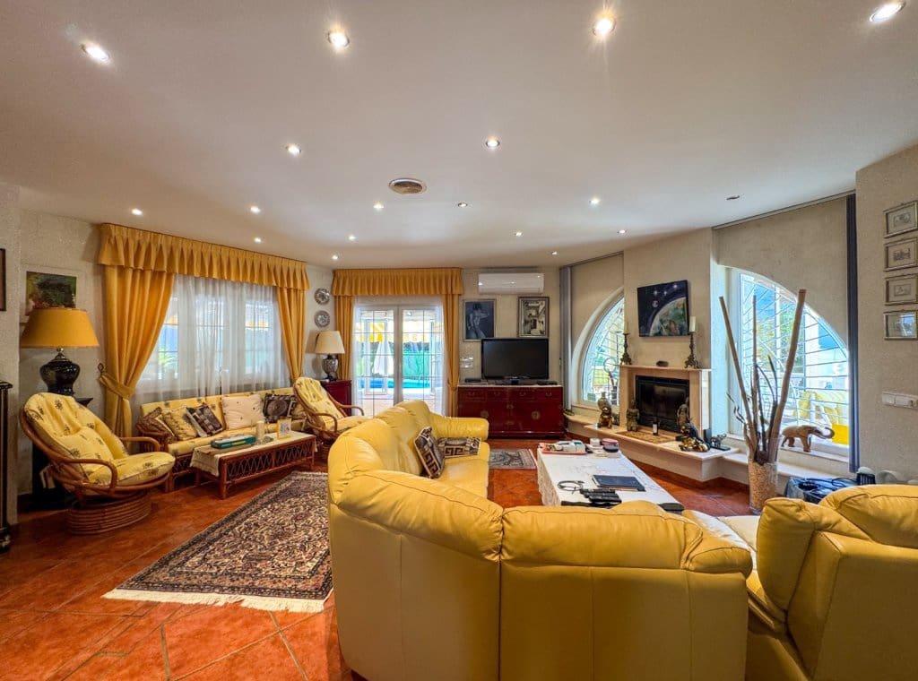 3 bedroom Villa for sale in Orihuela Costa with pool garage - € 1,700,000 (Ref: 9263897)