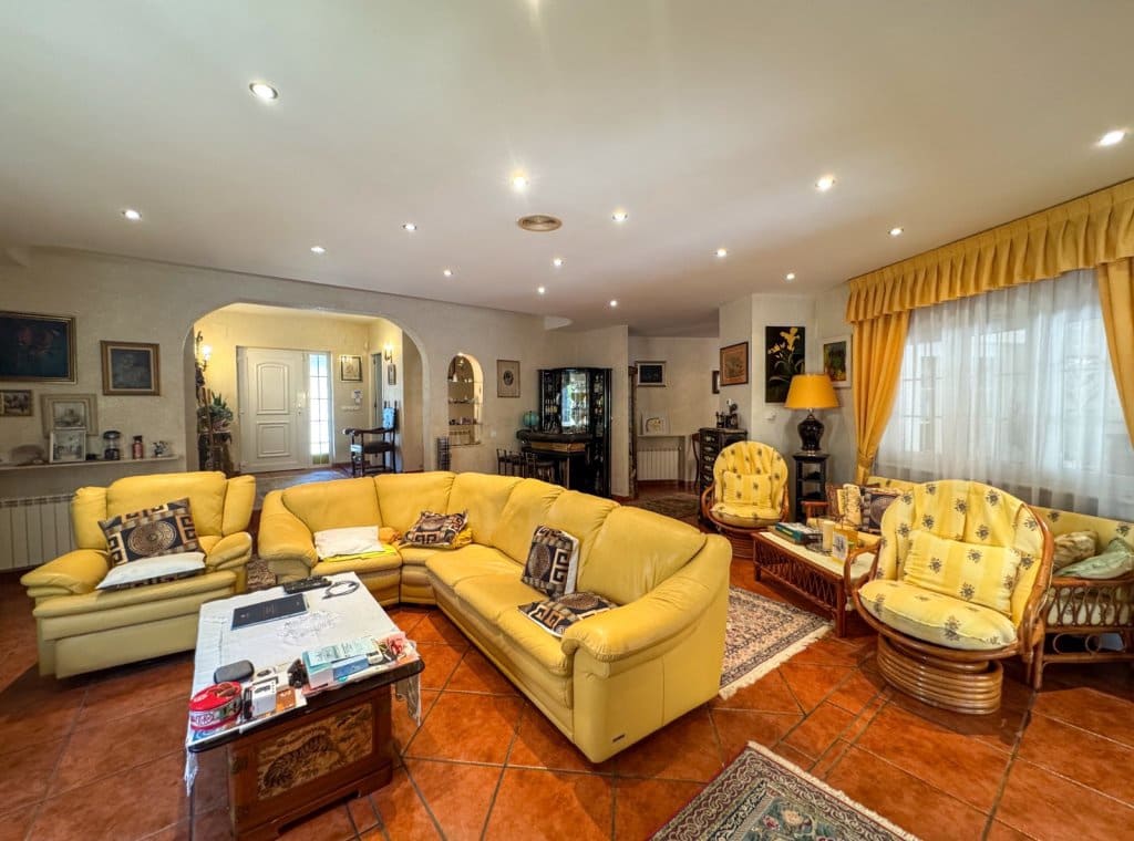 3 bedroom Villa for sale in Orihuela Costa with pool garage - € 1,700,000 (Ref: 9263897)