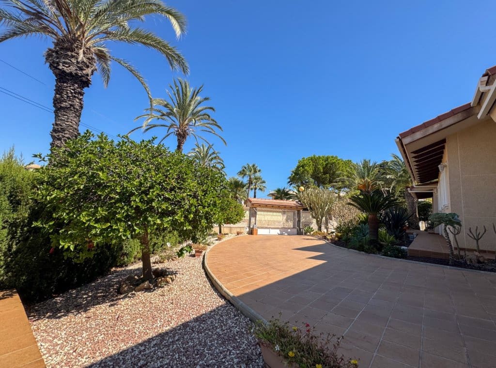 3 bedroom Villa for sale in Orihuela Costa with pool garage - € 1,700,000 (Ref: 9263897)