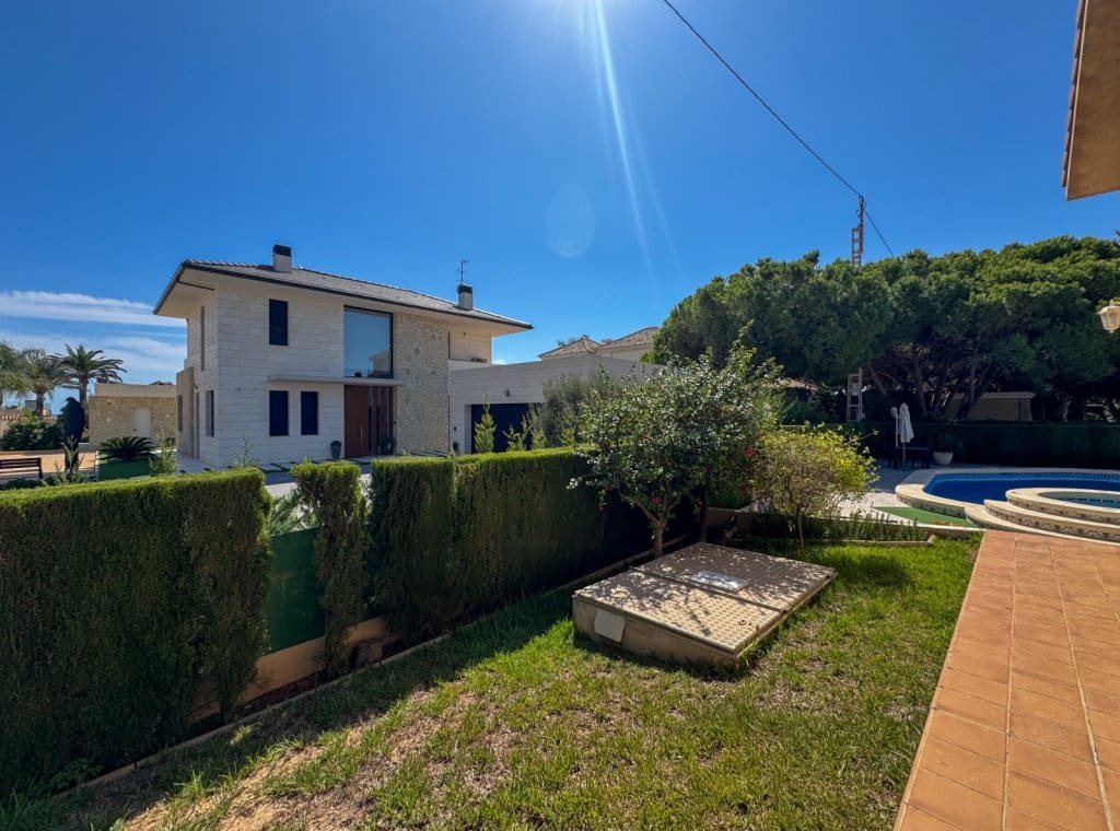 3 bedroom Villa for sale in Orihuela Costa with pool garage - € 1,700,000 (Ref: 9263897)