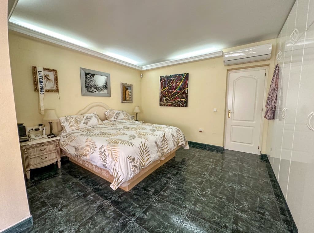 3 bedroom Villa for sale in Orihuela Costa with pool garage - € 1,700,000 (Ref: 9263897)