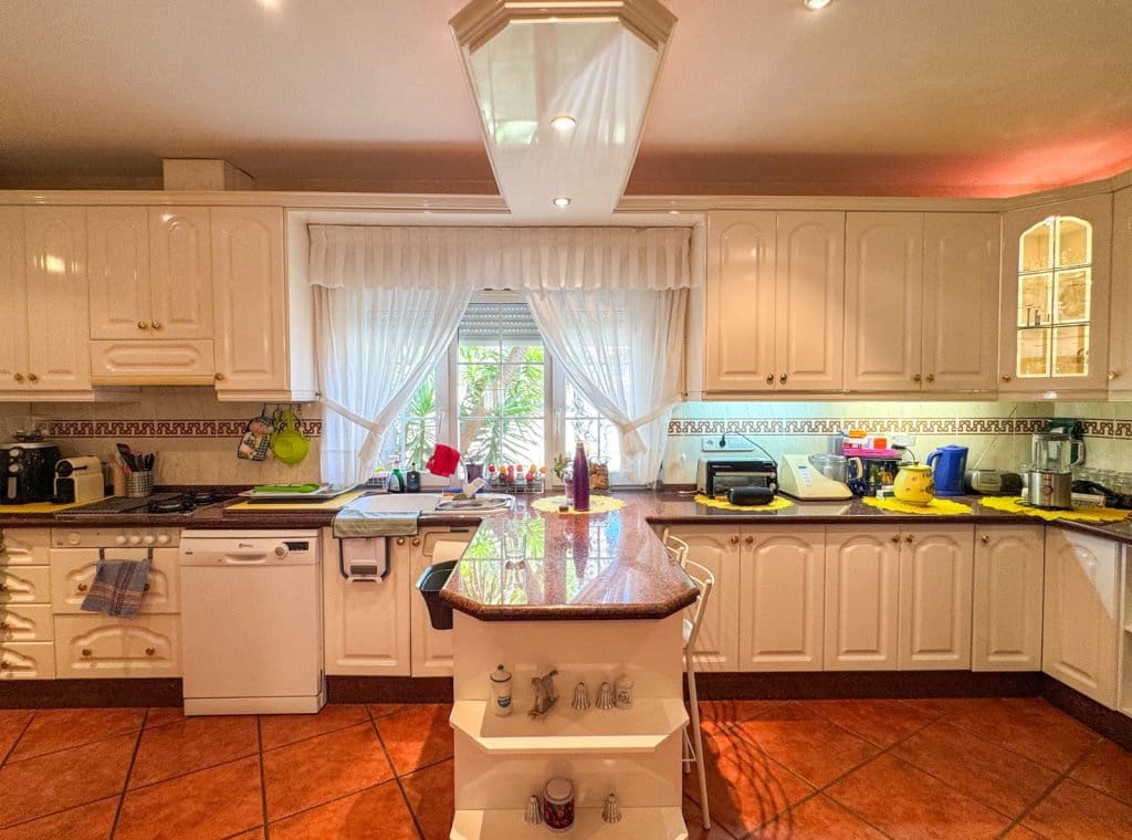 3 bedroom Villa for sale in Orihuela Costa with pool garage - € 1,700,000 (Ref: 9263897)