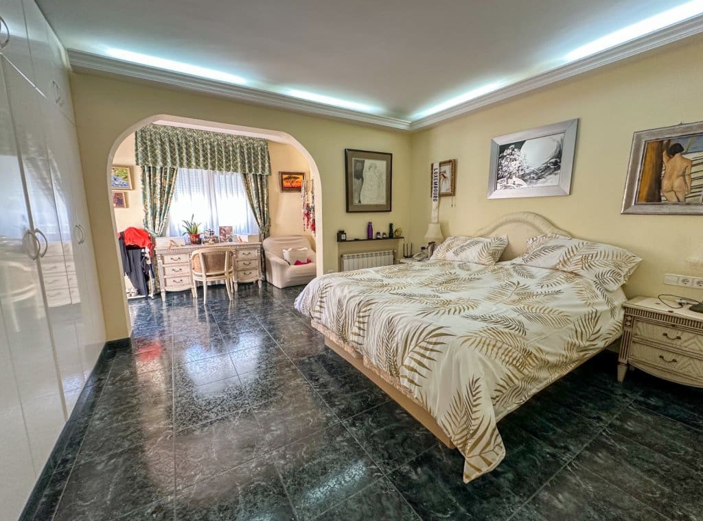 3 bedroom Villa for sale in Orihuela Costa with pool garage - € 1,700,000 (Ref: 9263897)