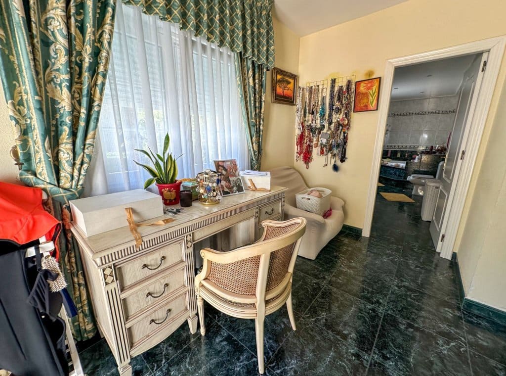 3 bedroom Villa for sale in Orihuela Costa with pool garage - € 1,700,000 (Ref: 9263897)