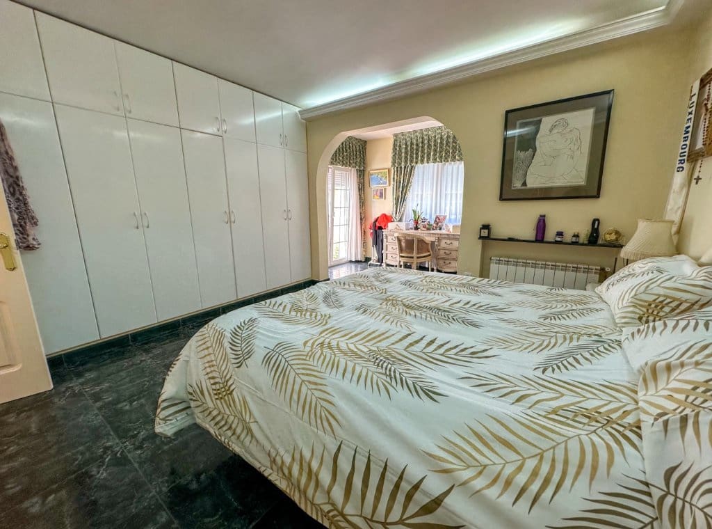 3 bedroom Villa for sale in Orihuela Costa with pool garage - € 1,700,000 (Ref: 9263897)