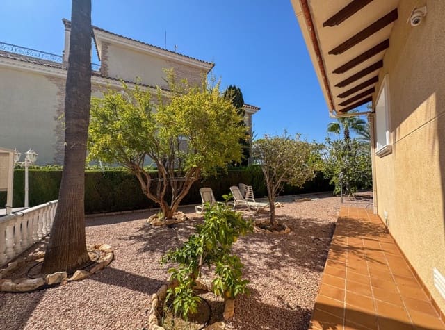 3 soveværelse Villa til salg i Cabo Roig, Orihuela med swimmingpool garage - € 1.700.000 (Ref: 9263897)