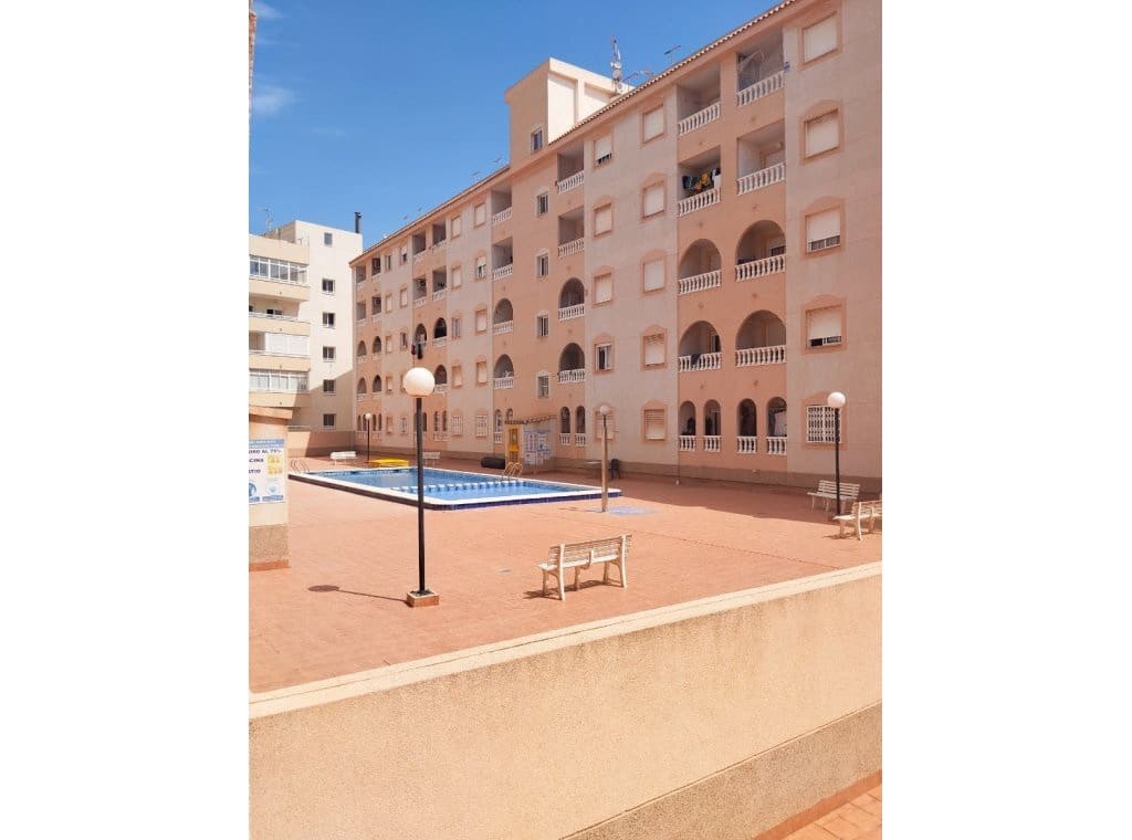 2 sypialnia Apartament do wynajęcia w Torrevieja z basenem - 850 € (Ref: 9271949)